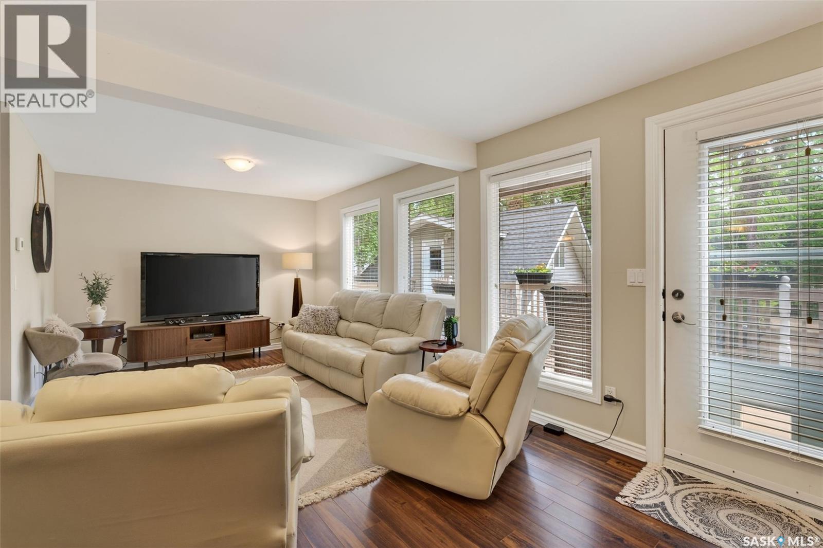 603 Marine DRIVE - 4