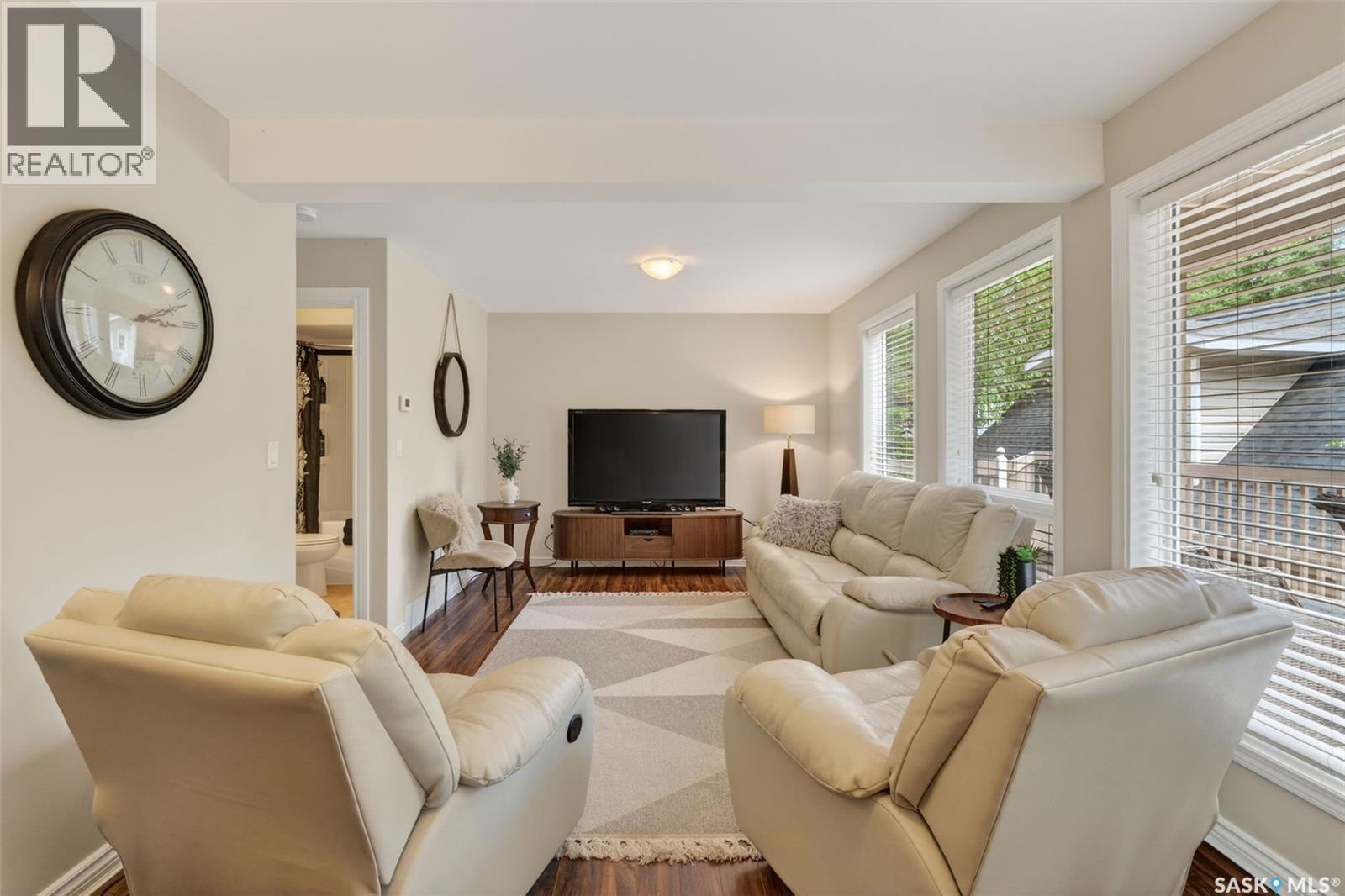 603 Marine DRIVE - 5