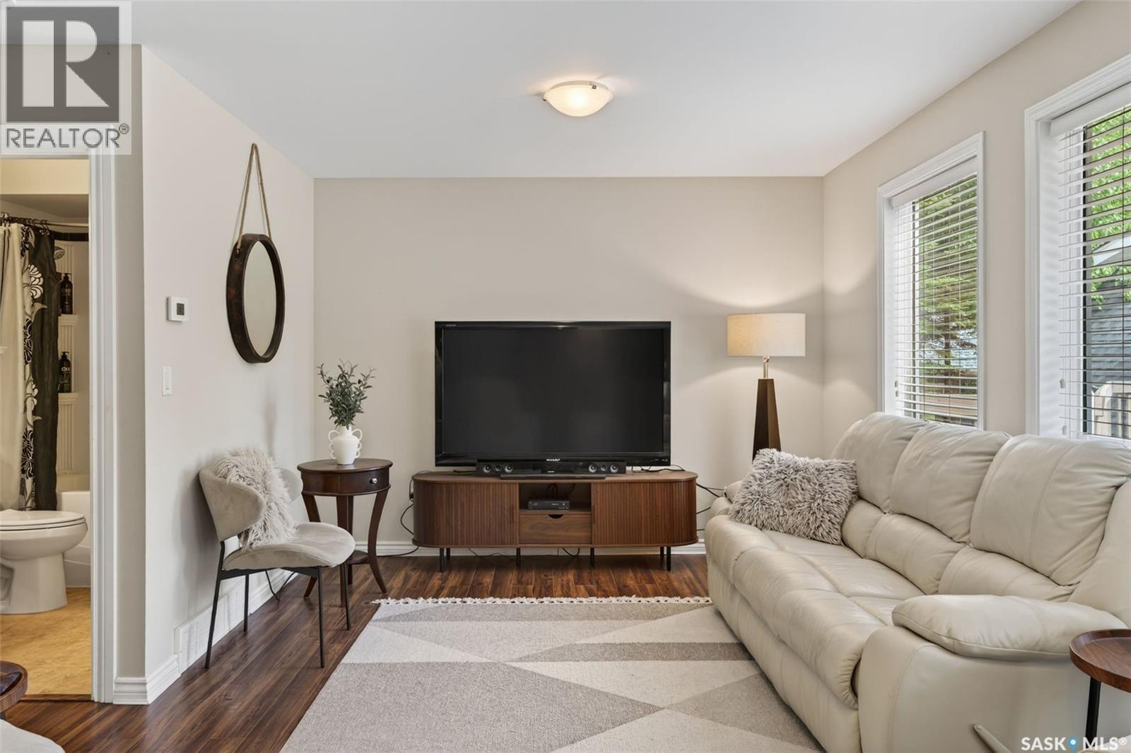 603 Marine DRIVE - 6