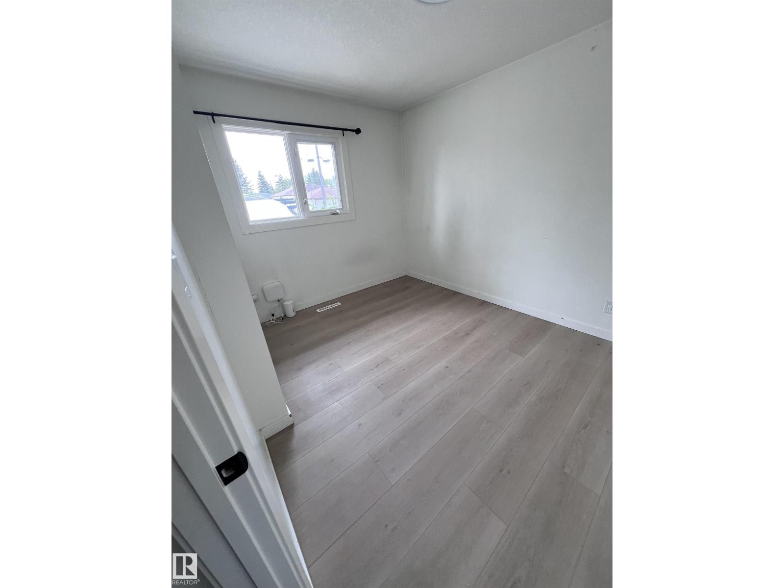 11911 133 AV NW — photo 15