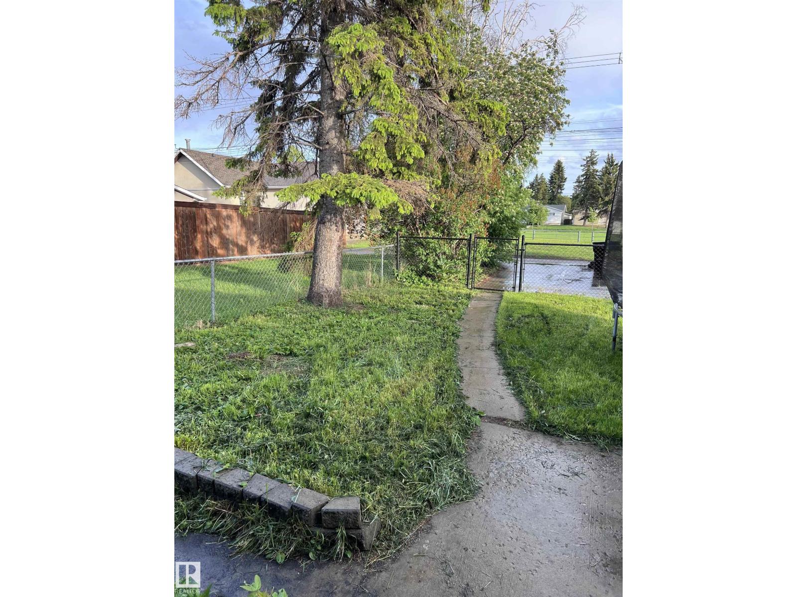 11911 133 AV NW — photo 33