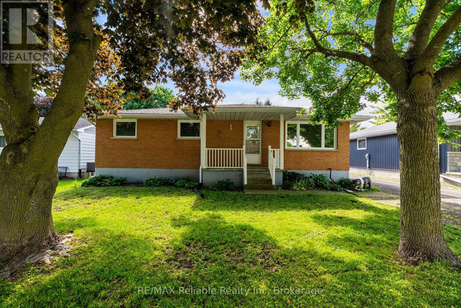 182 JARVIS STREET S - 2