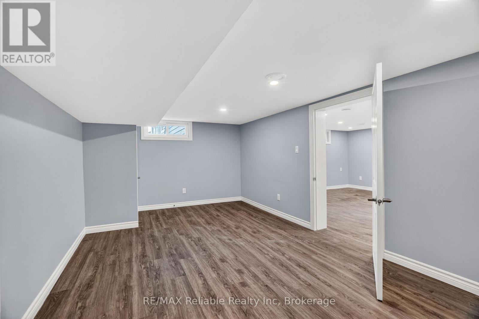 182 JARVIS STREET S - 27