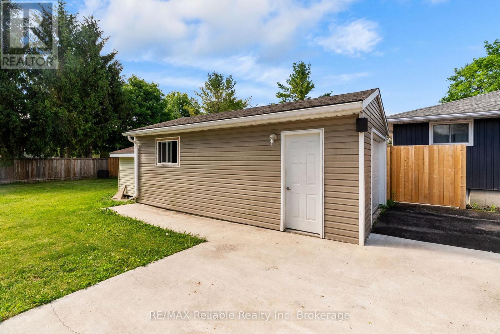 182 JARVIS STREET S - 33