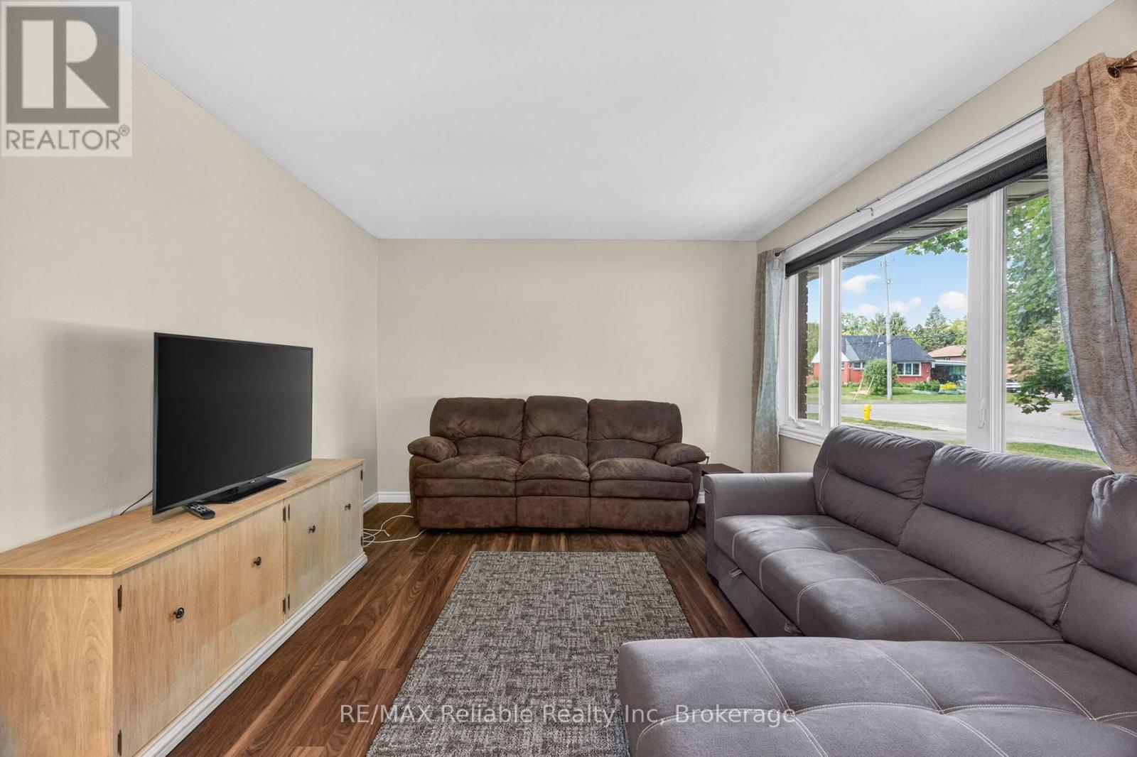 182 JARVIS STREET S - 4