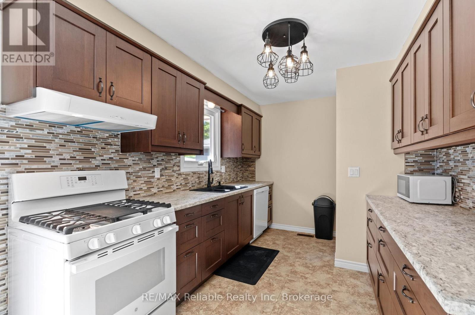 182 JARVIS STREET S - 9