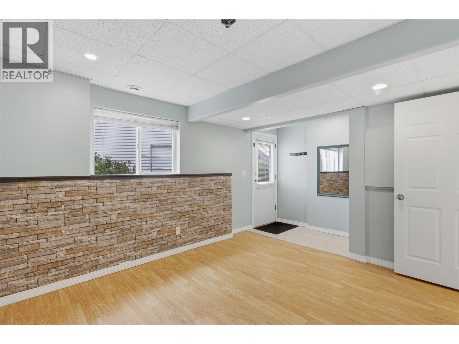 2335 Regent Place - 23