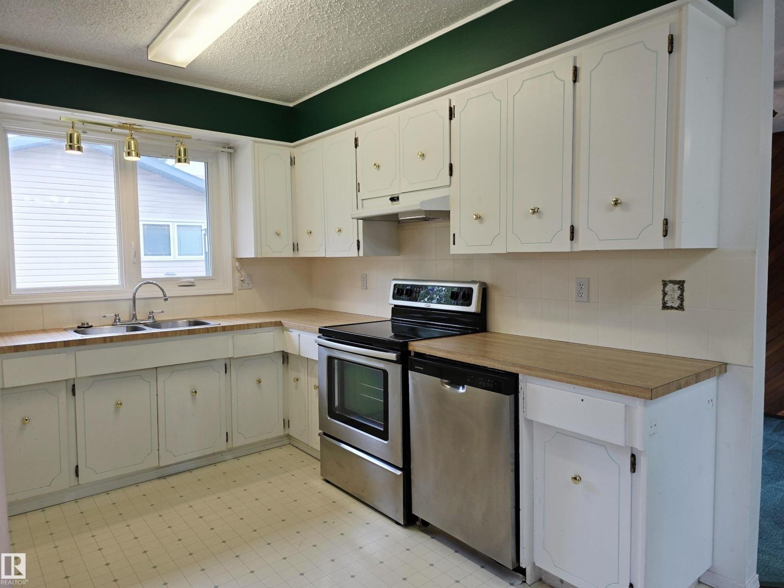 66 MILLER AV — photo 9