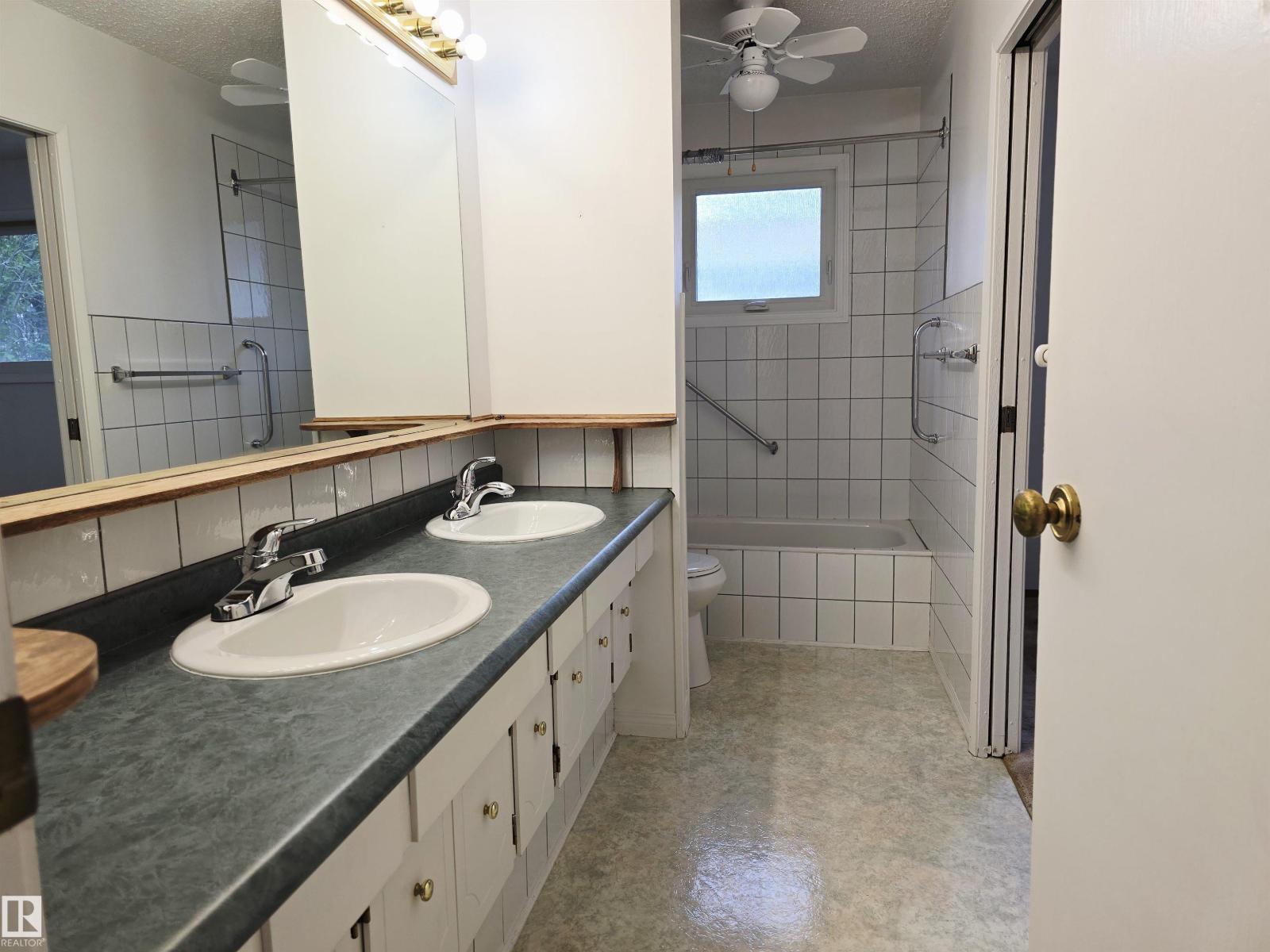 66 MILLER AV — photo 21