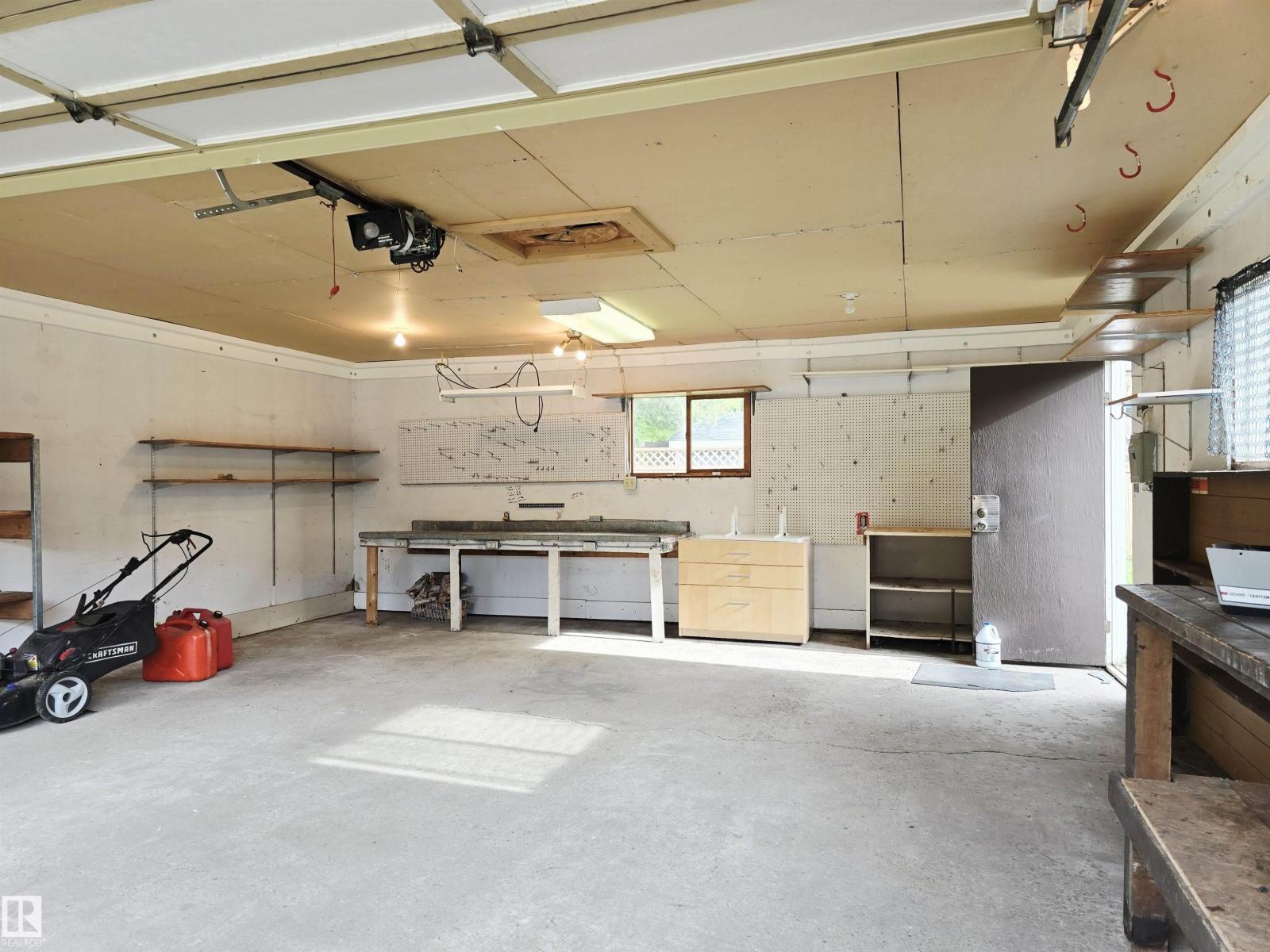66 MILLER AV — photo 37