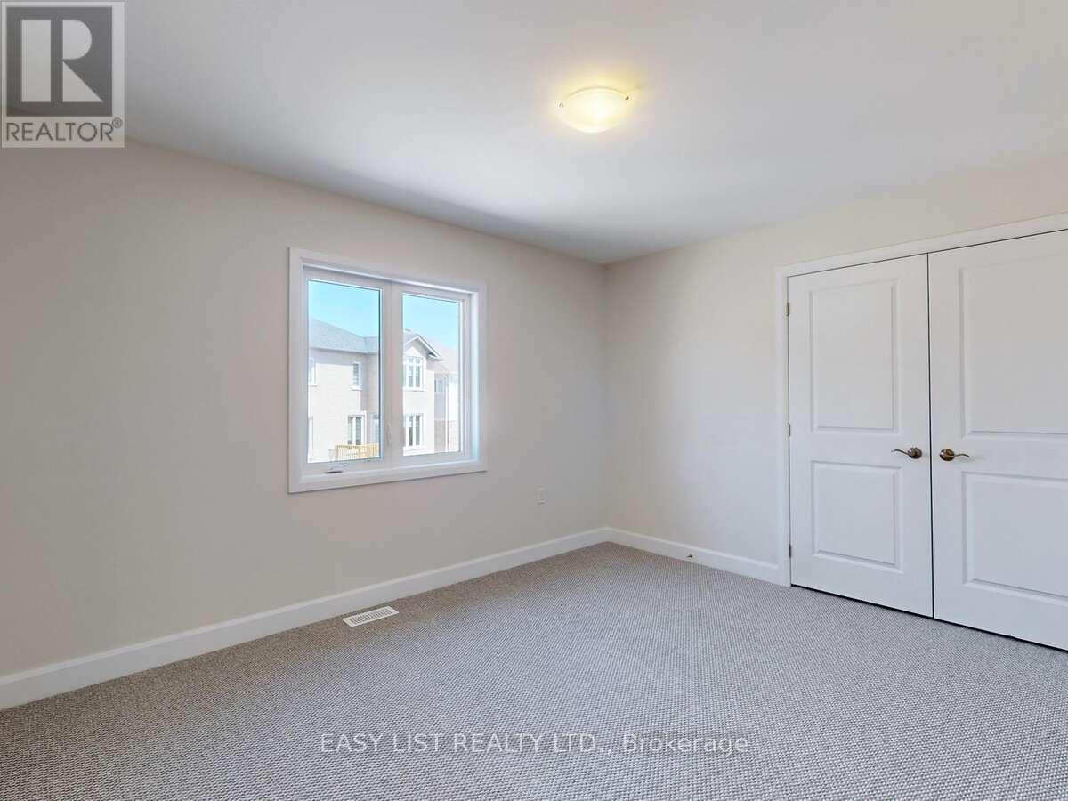 64 YORK DRIVE - 25
