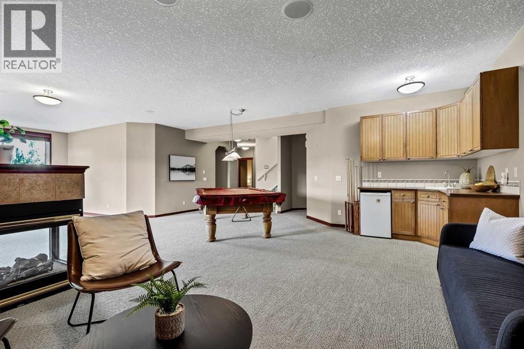 Great rec room for entertaining, complete with bar area and bar fridge