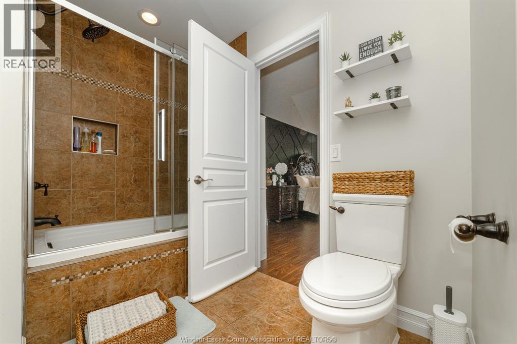 37 ANTONIO COURT - 14