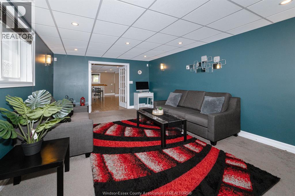 37 ANTONIO COURT - 22