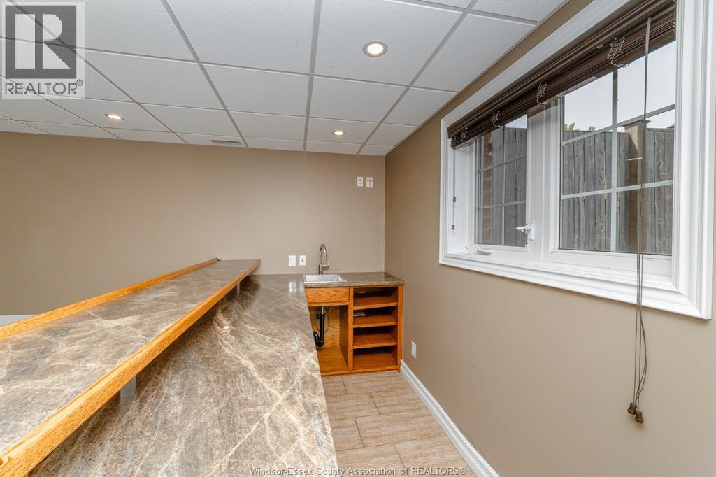 37 ANTONIO COURT - 24