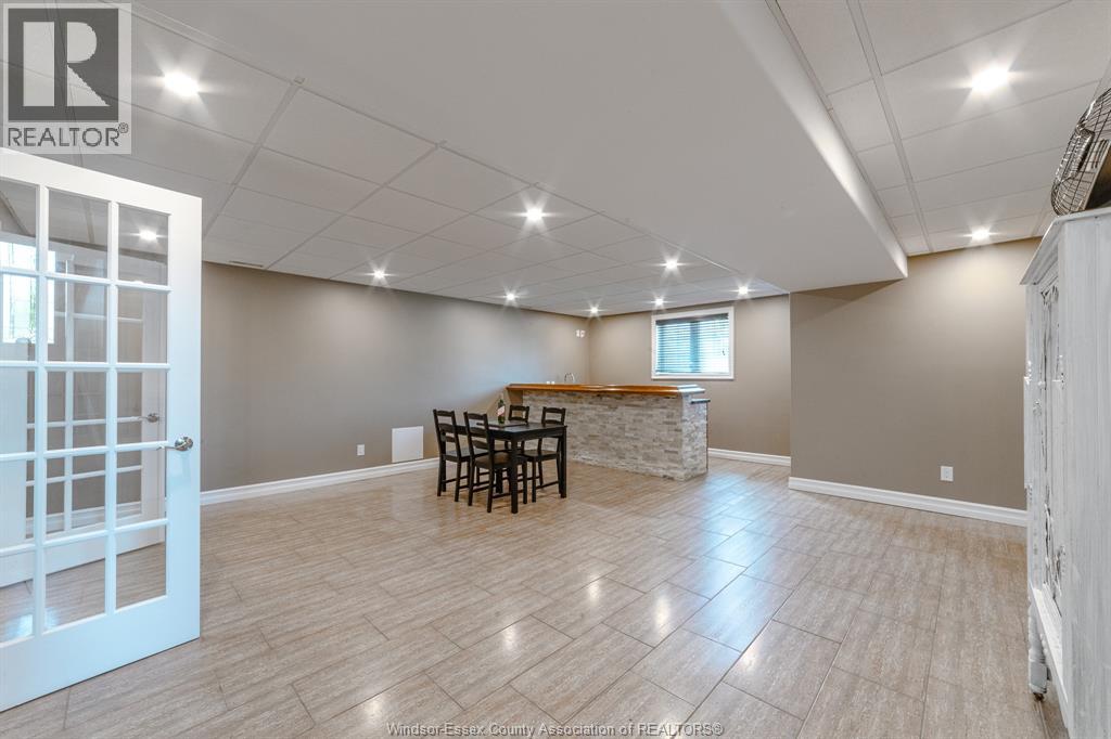 37 ANTONIO COURT - 26