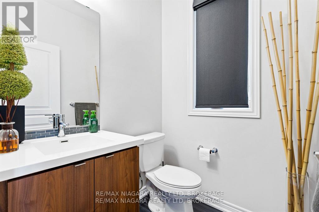 60 WATERVIEW LANE - 17