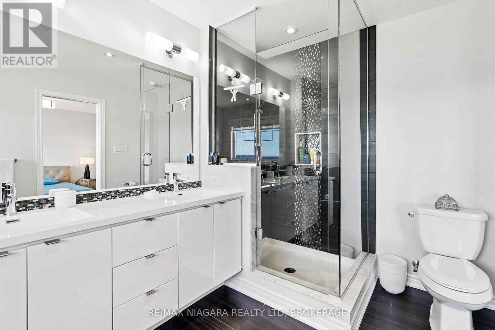 60 WATERVIEW LANE - 21