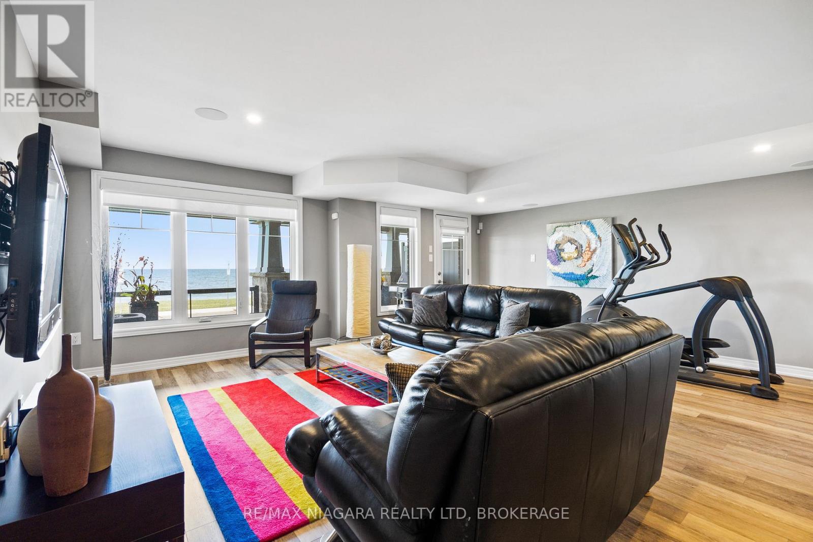 60 WATERVIEW LANE - 23