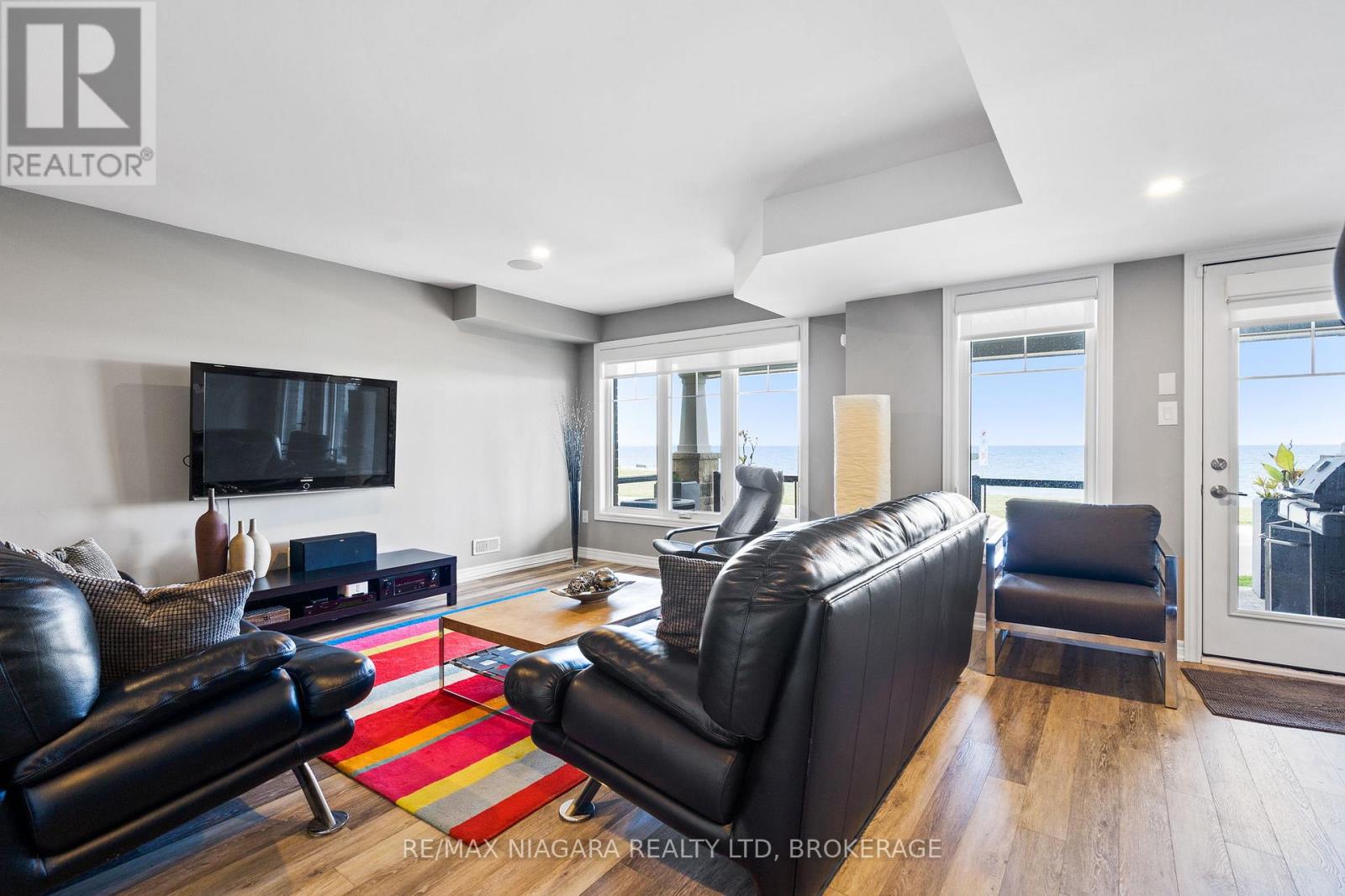 60 WATERVIEW LANE - 24