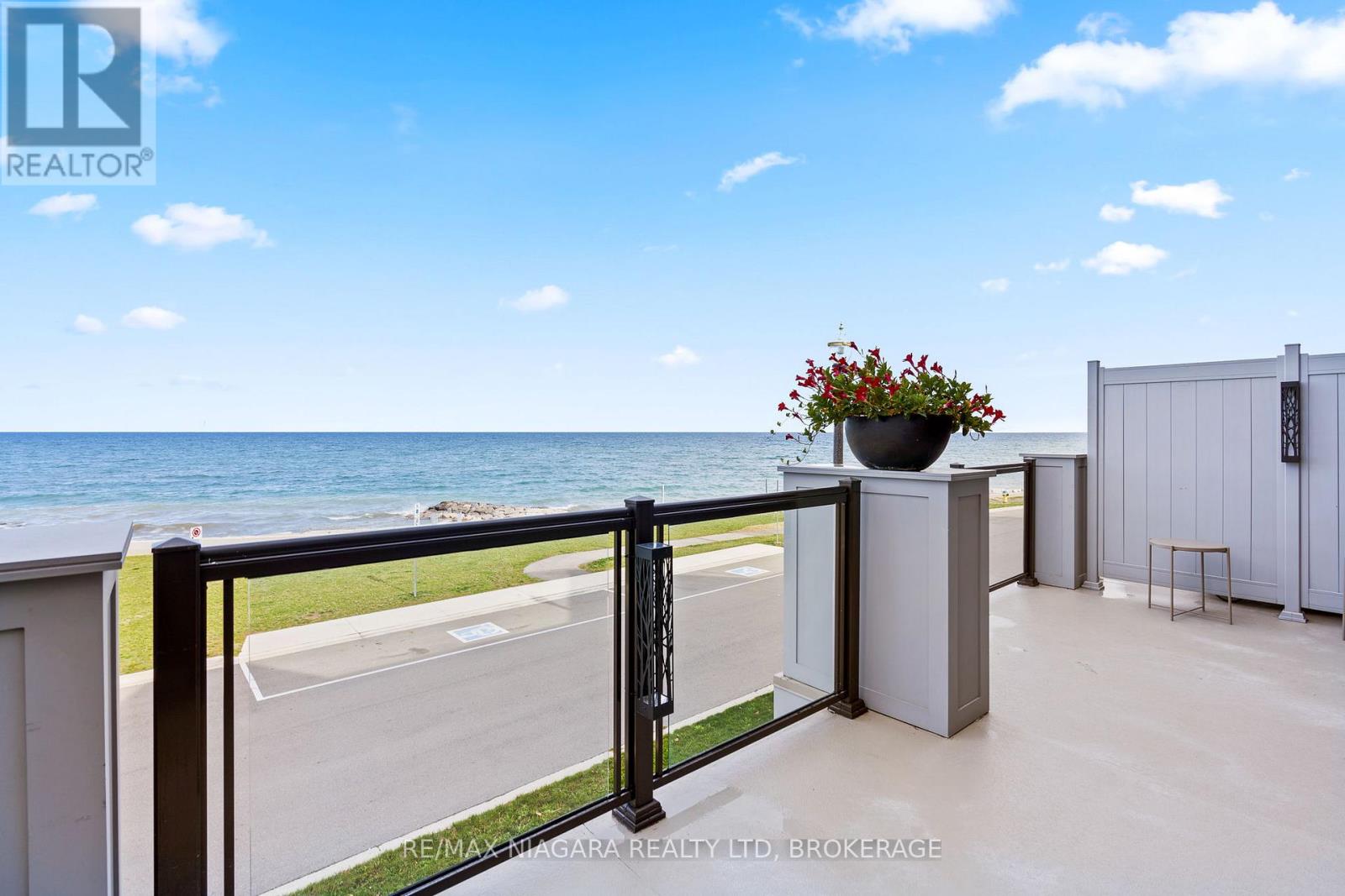 60 WATERVIEW LANE - 26