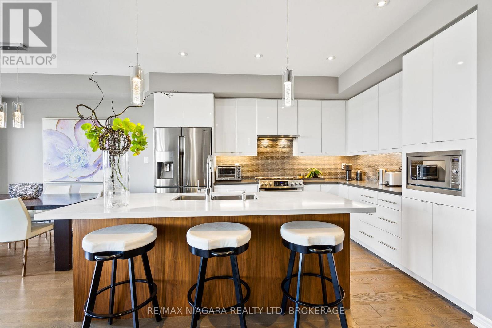 60 WATERVIEW LANE - 4