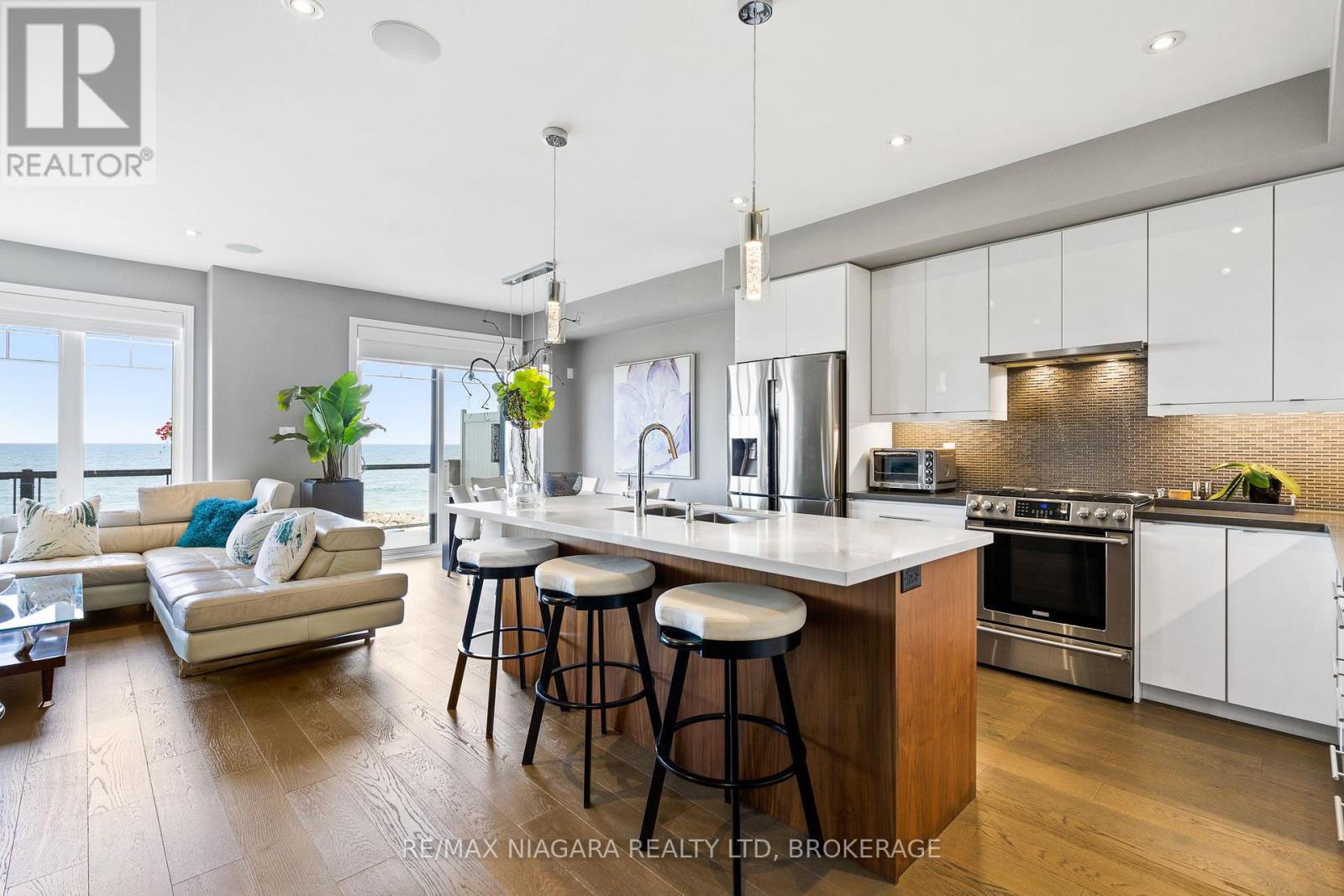 60 WATERVIEW LANE - 6