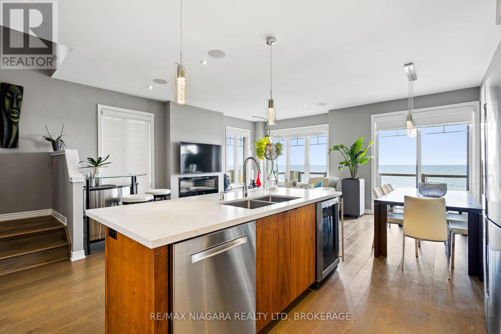 60 WATERVIEW LANE - 8