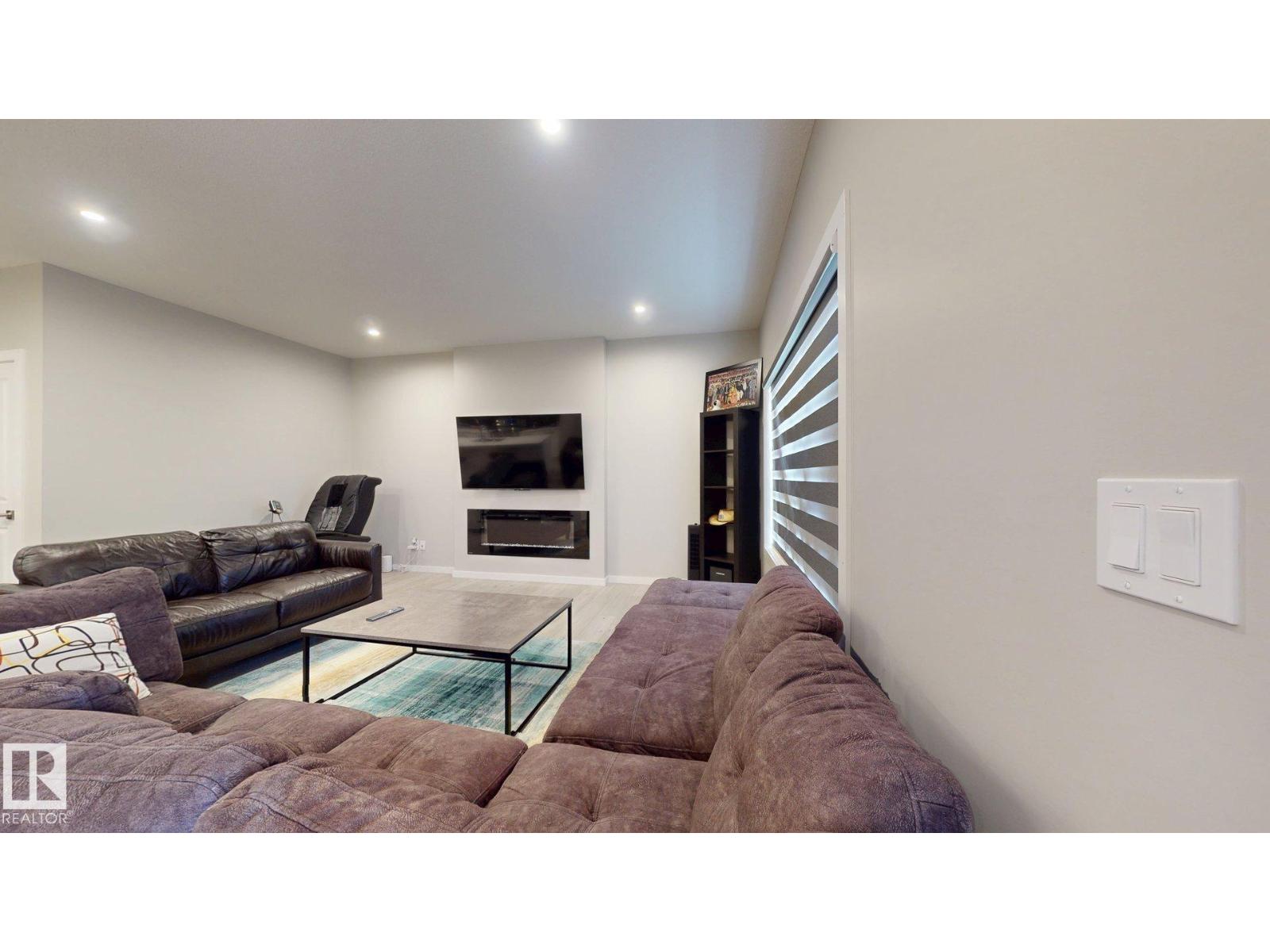 607 31 AV NW - 17