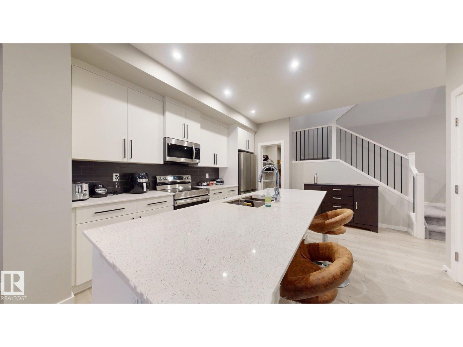 607 31 AV NW - 18