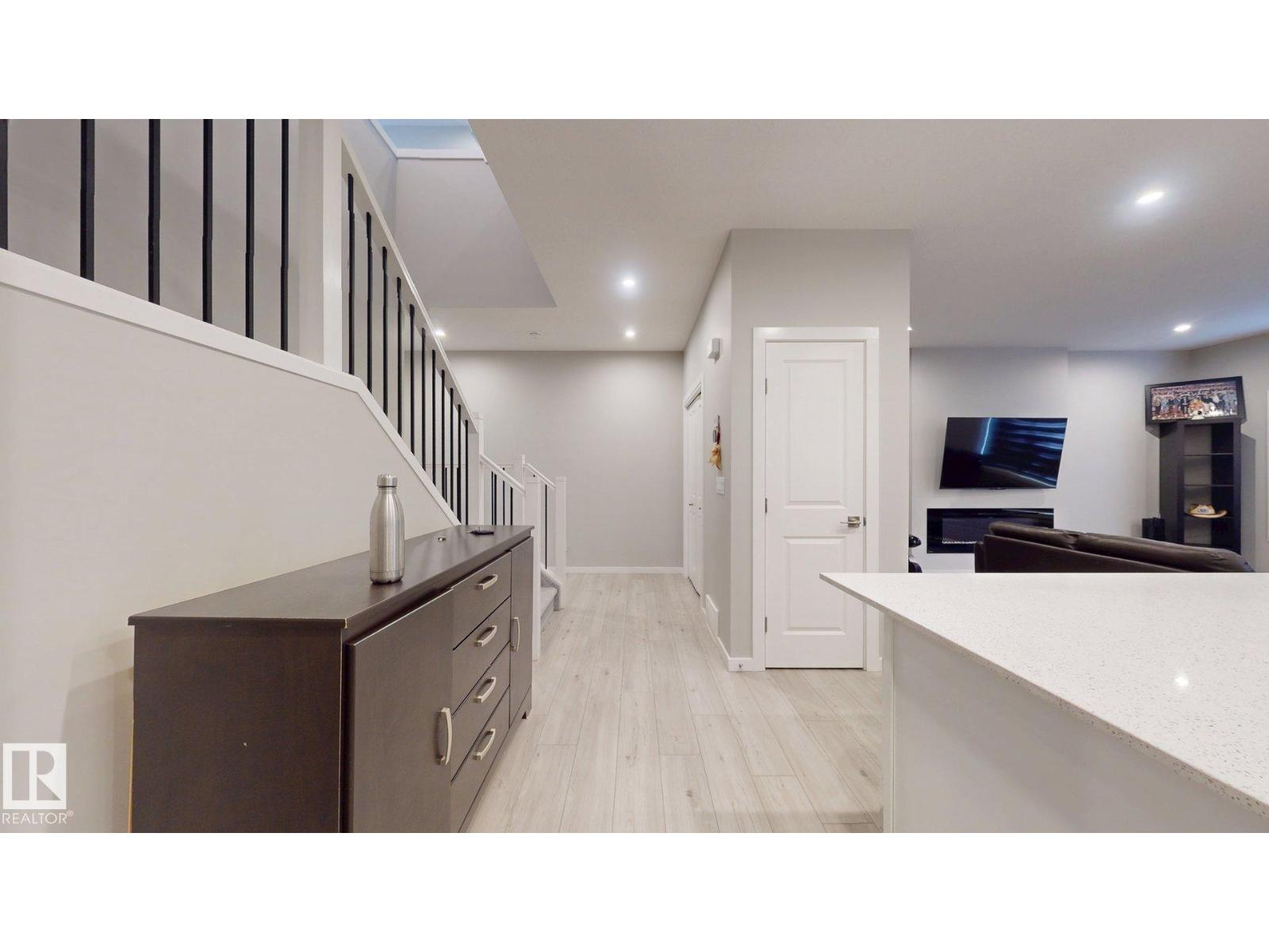 607 31 AV NW - 3