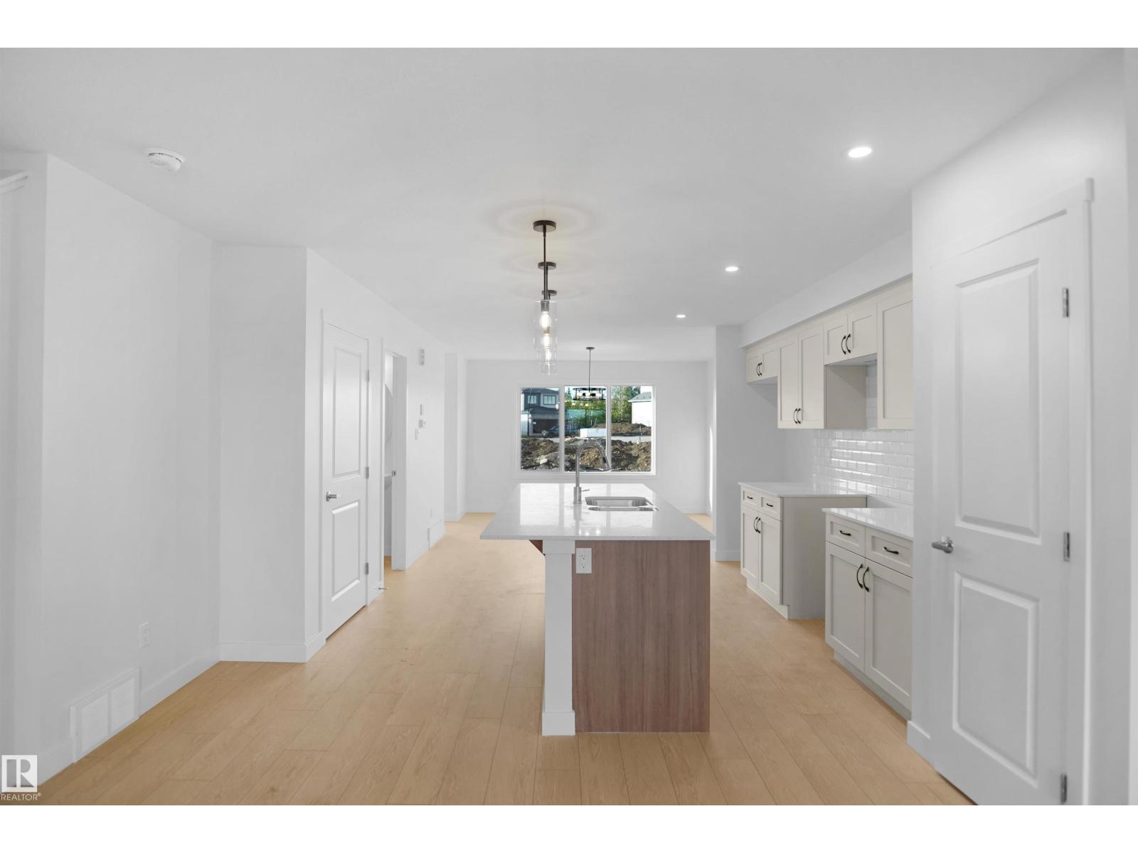 21204 25 AV NW - 7