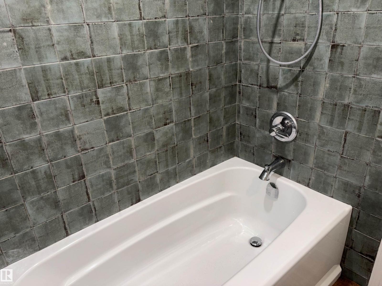 14016 85 AV NW - 20