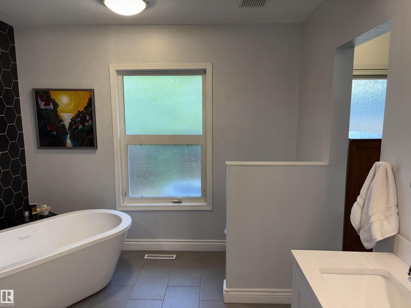 14016 85 AV NW - 30