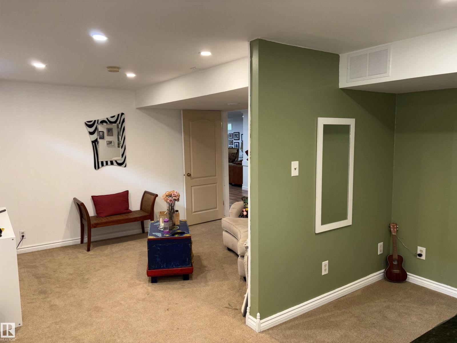 14016 85 AV NW - 47
