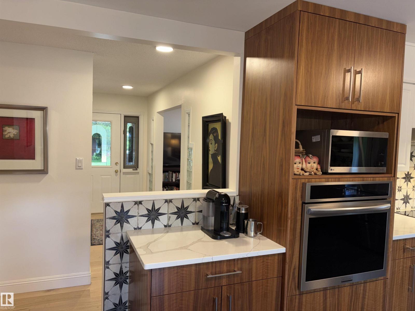 14016 85 AV NW - 5