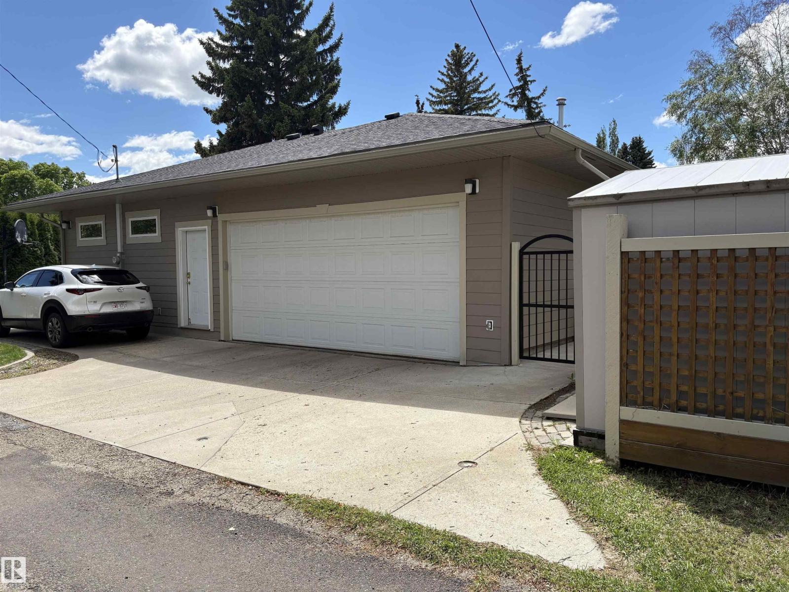 14016 85 AV NW - 72