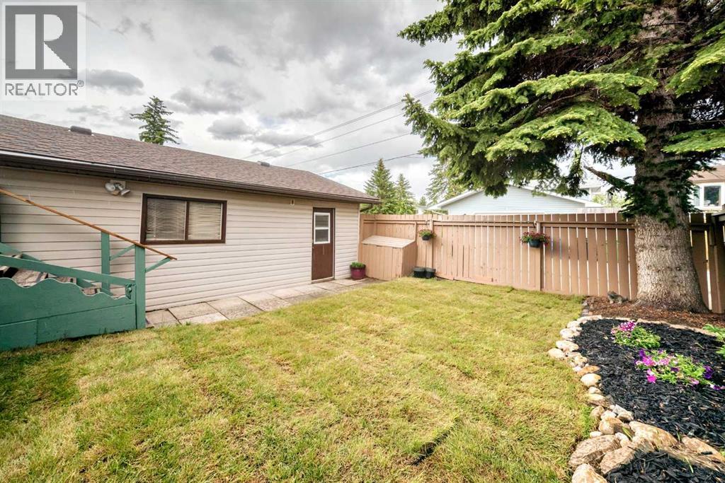 584 Woodhill Place SW — photo 35