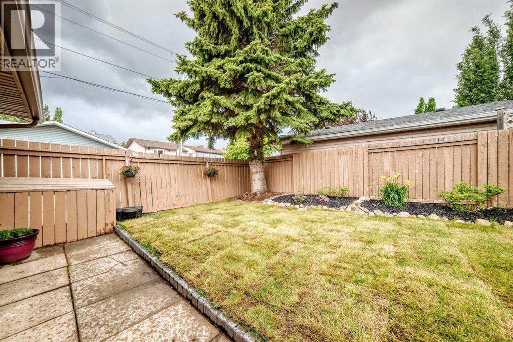 584 Woodhill Place SW — photo 32