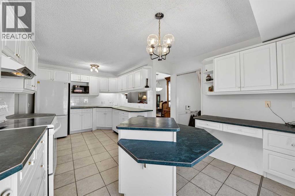 740 Hunterston Crescent NW — photo 8