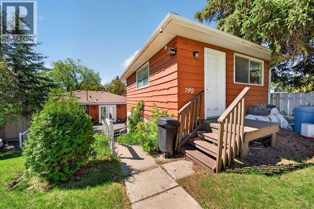 740 Hunterston Crescent NW — photo 32