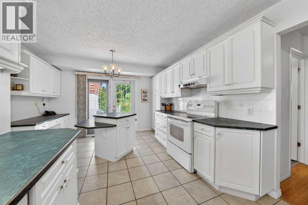 740 Hunterston Crescent NW — photo 10