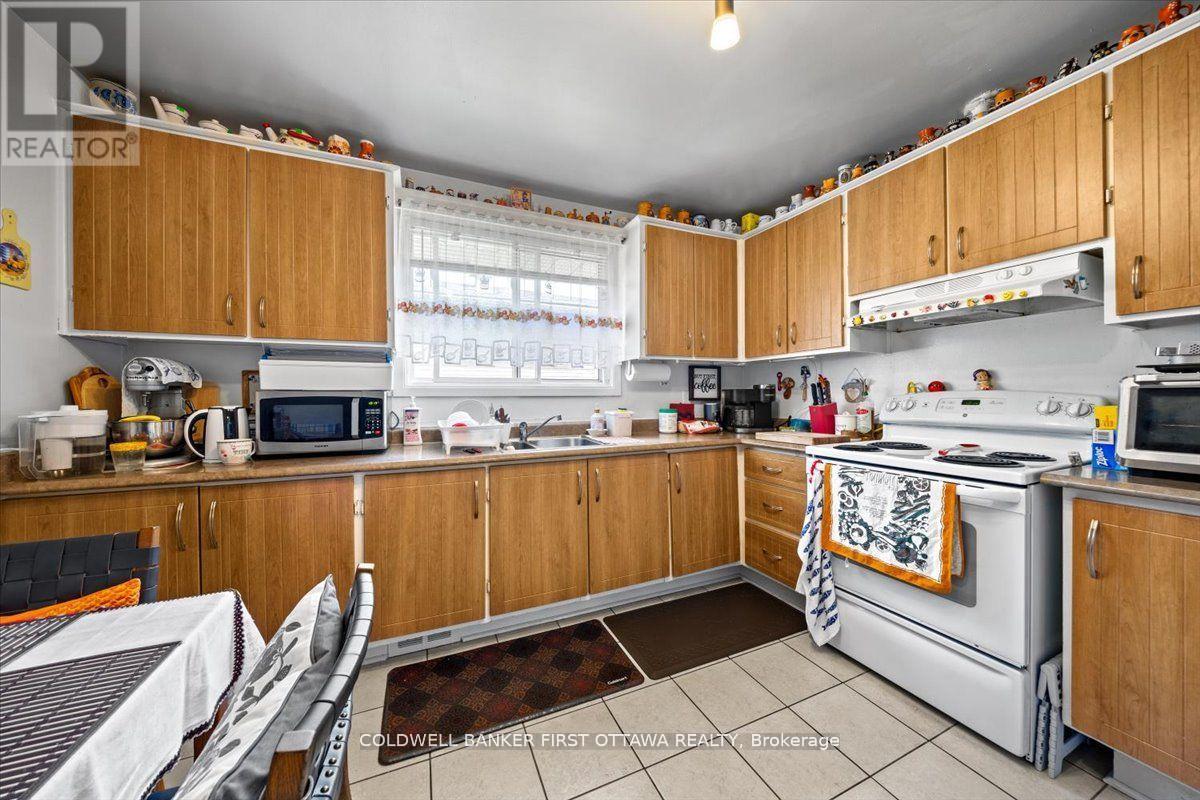 7 Bed, 3 Bath Multi-Family for Sale in Ottawa – 902 WATSON STREET, Ottawa – MLS# X13440814 - Image 7