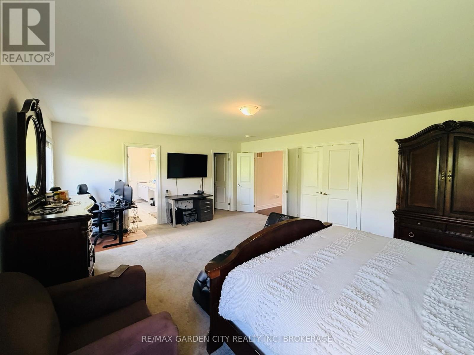 9224 WHITE OAK AVENUE - 16