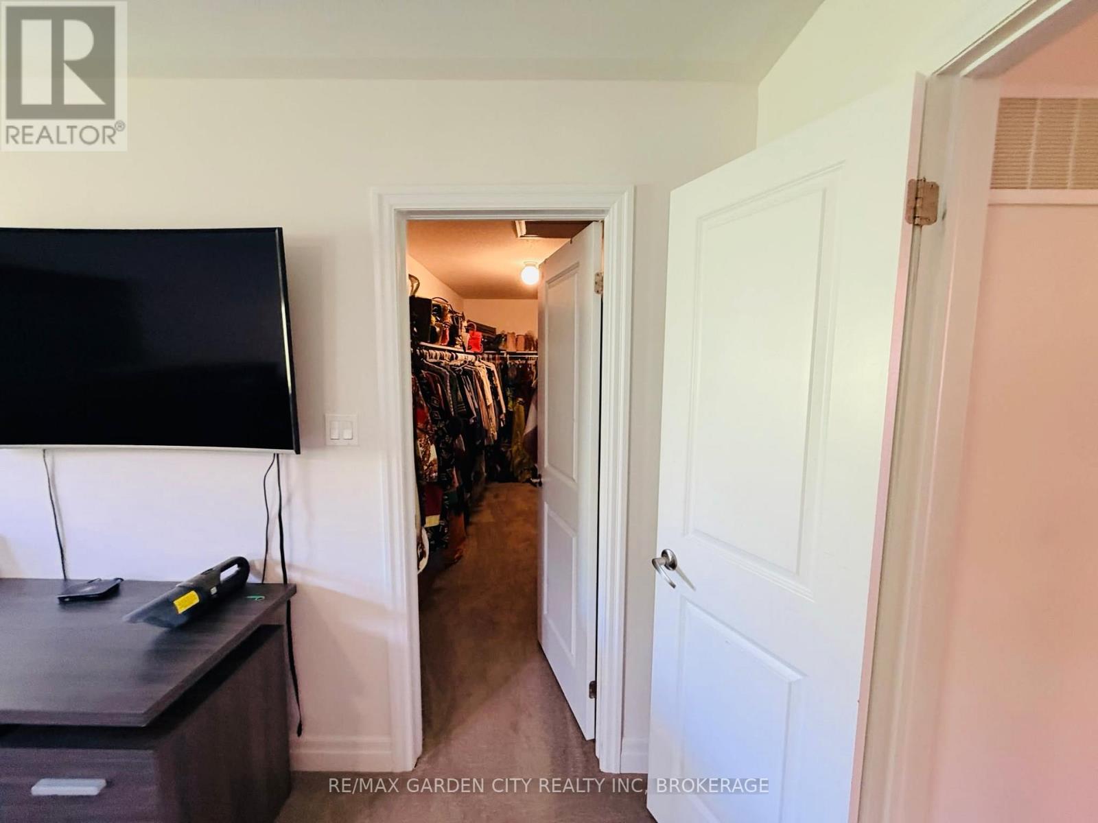 9224 WHITE OAK AVENUE - 19