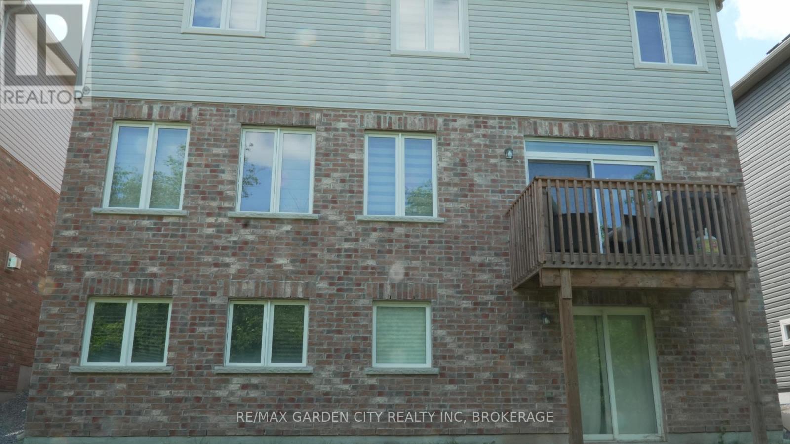 9224 WHITE OAK AVENUE - 25
