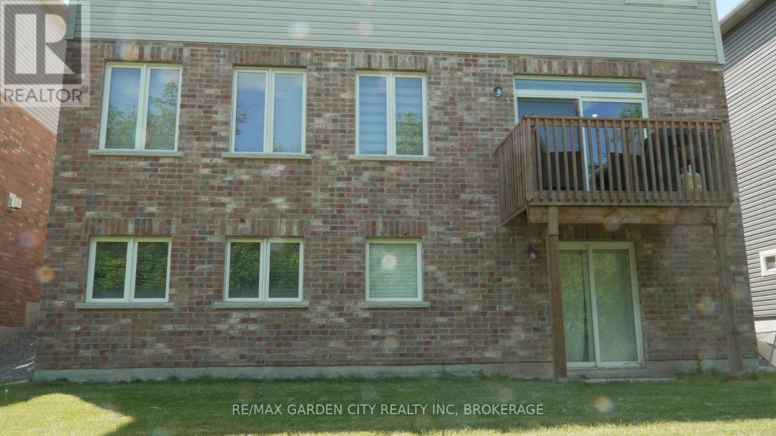 9224 WHITE OAK AVENUE - 26