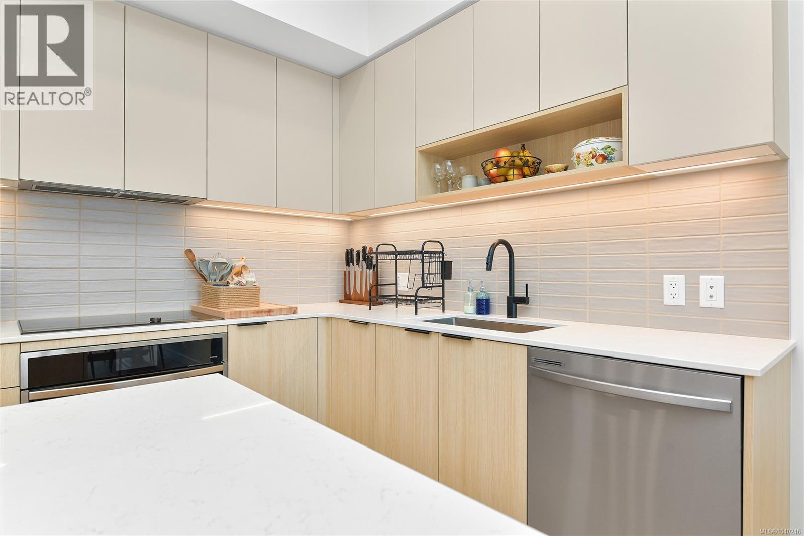 412 3564B RYDER HESJEDAL Way, Colwood