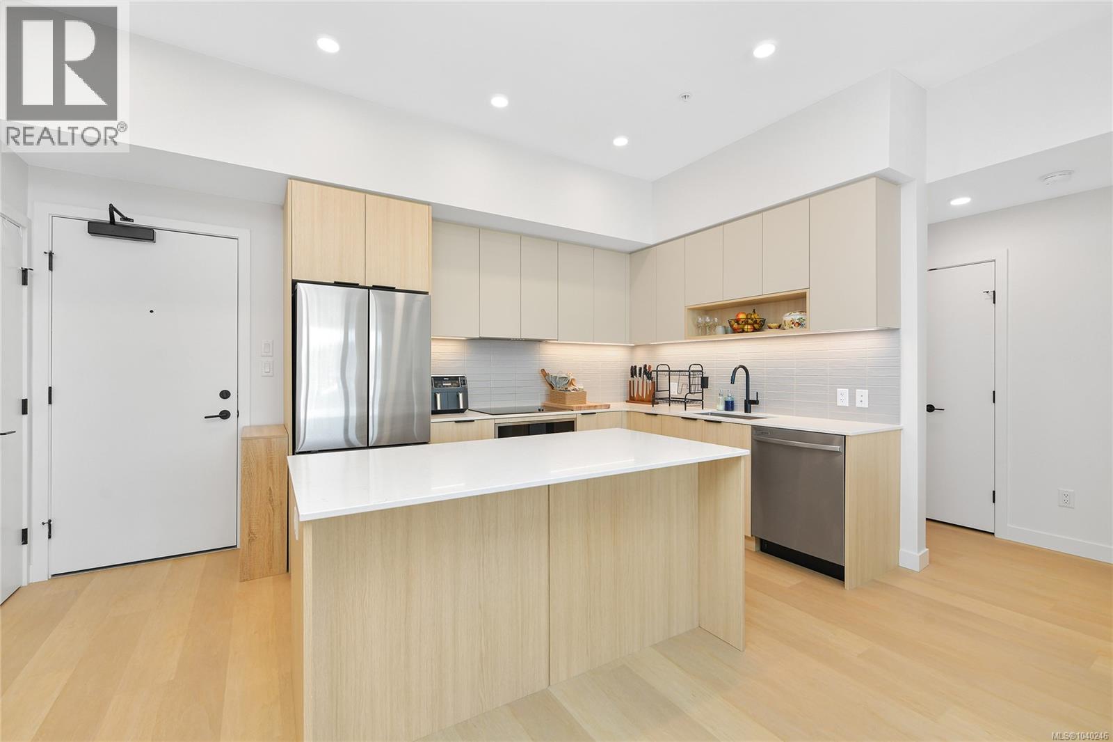 412 3564B RYDER HESJEDAL Way, Colwood