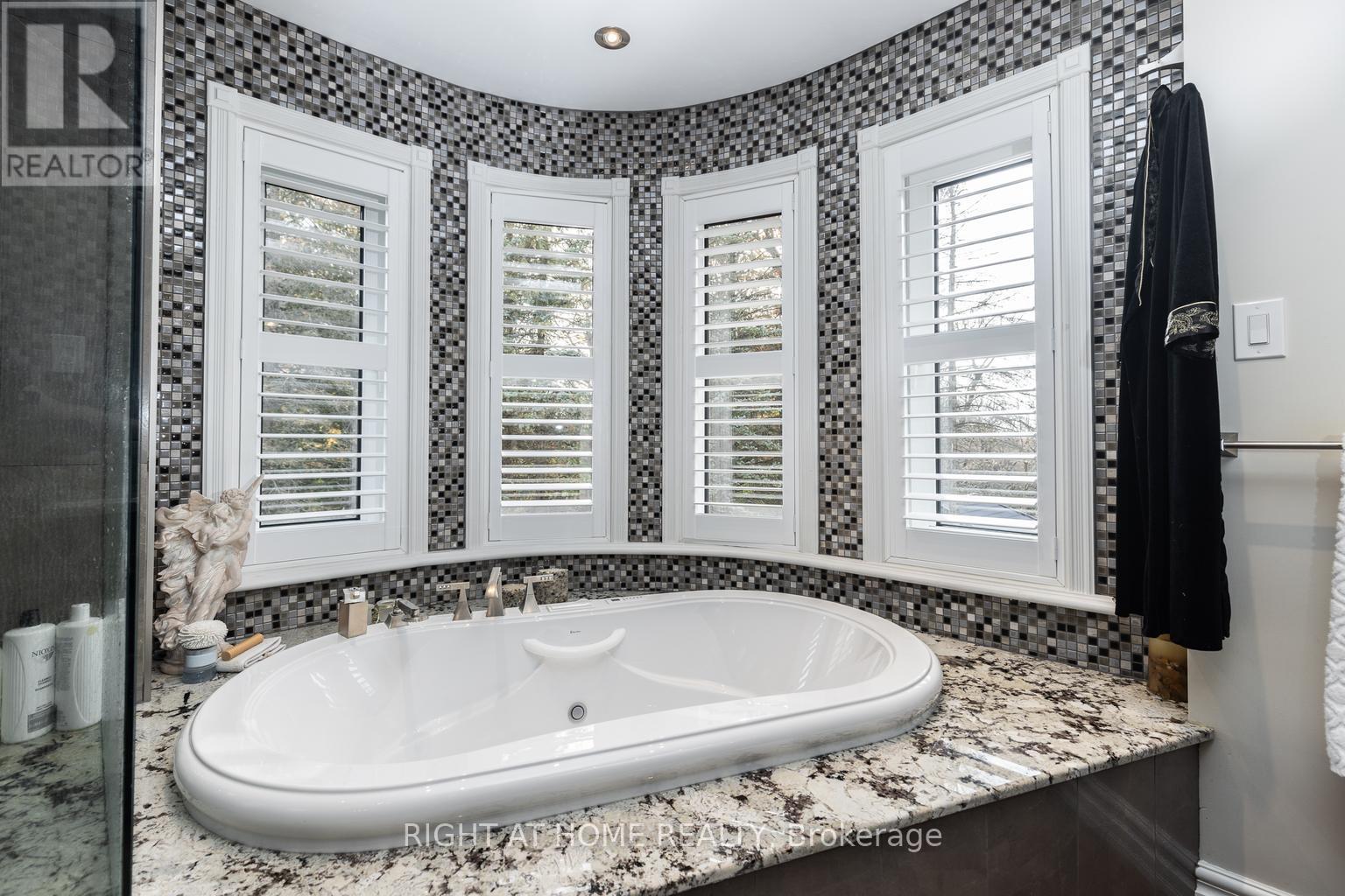 38 SUGARBUSH COURT - 22